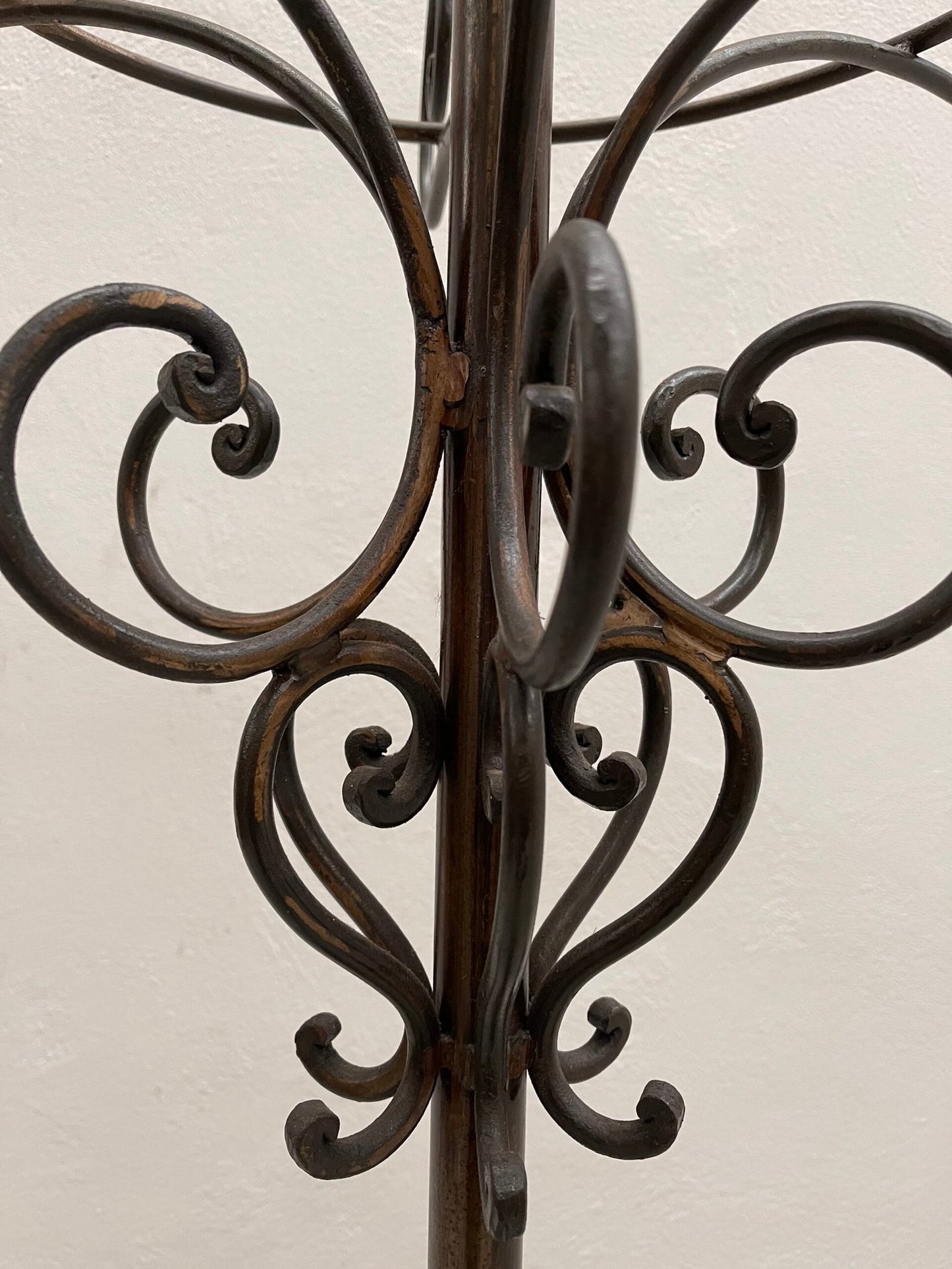 Antico appendiabiti in ferro battuto da terra antico italiano