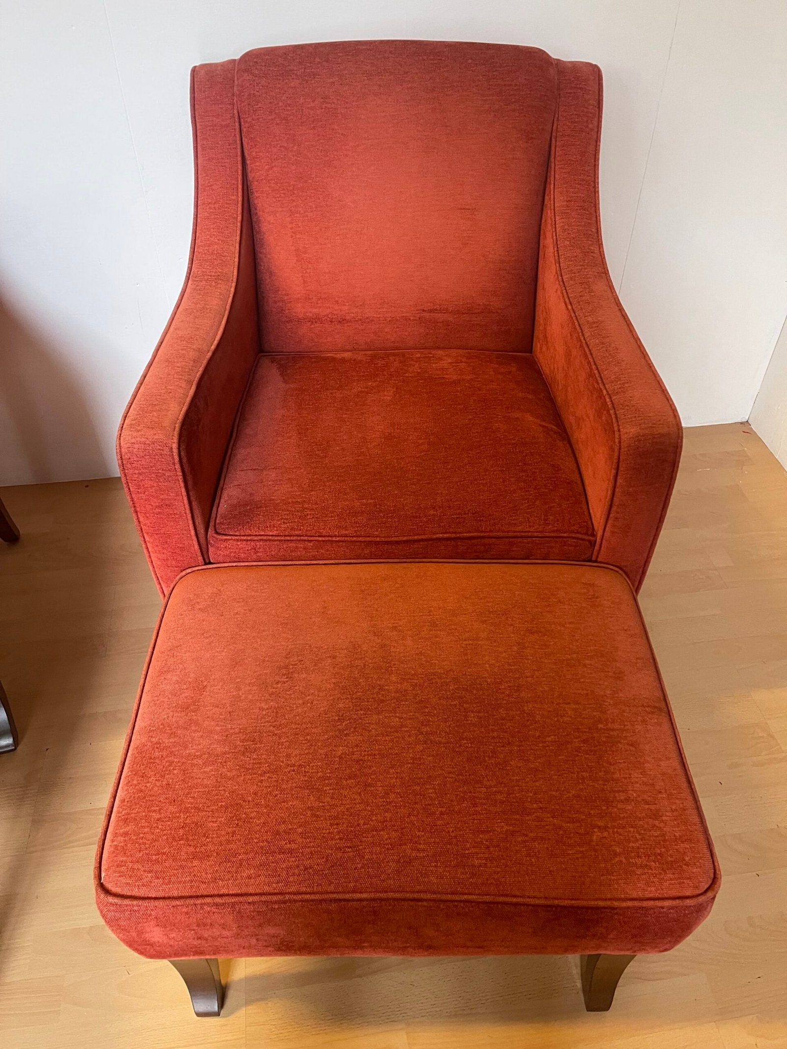 Coppia di poltrone vintage con poggiapiedi