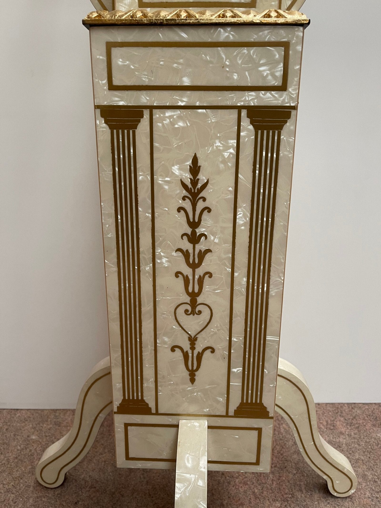 Attaccapanni Servomuto in stile neoclassico con Intarsi Dorati e Dettagli in Ottone - Eleganza e Funzionalità