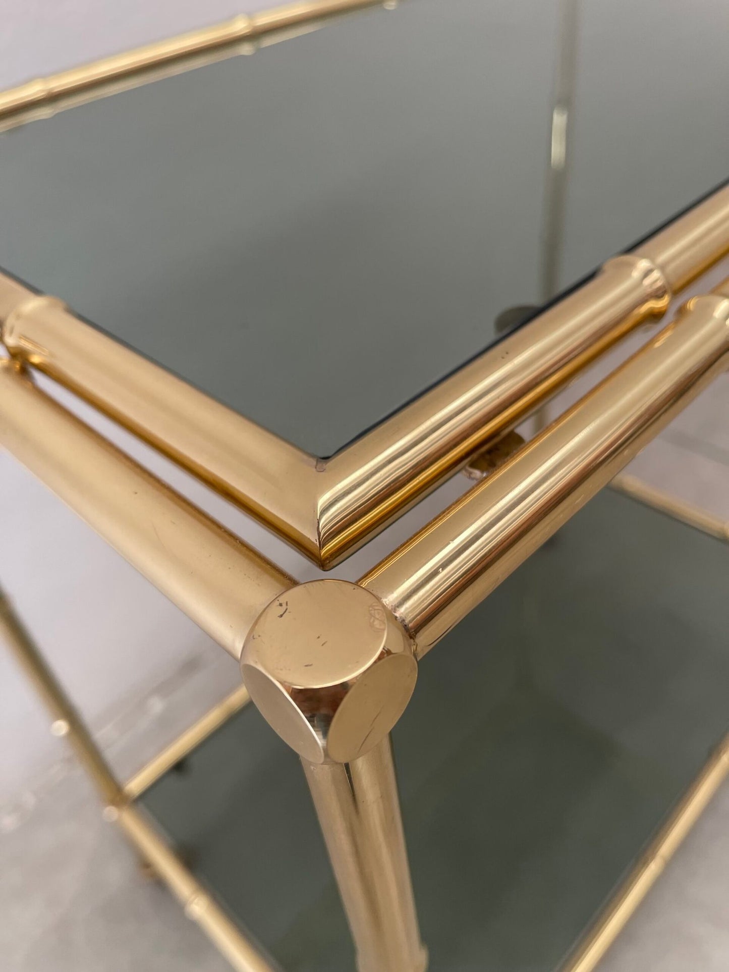 Carrello bar vintage in ottone e vetro fumé – stile bamboo