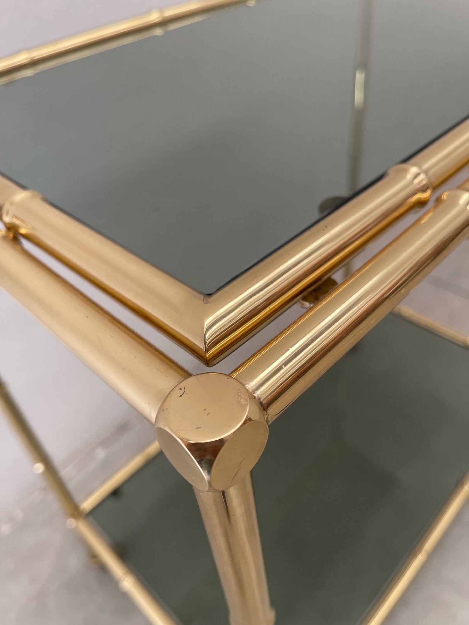 Carrello bar vintage in ottone e vetro fumé – stile bamboo