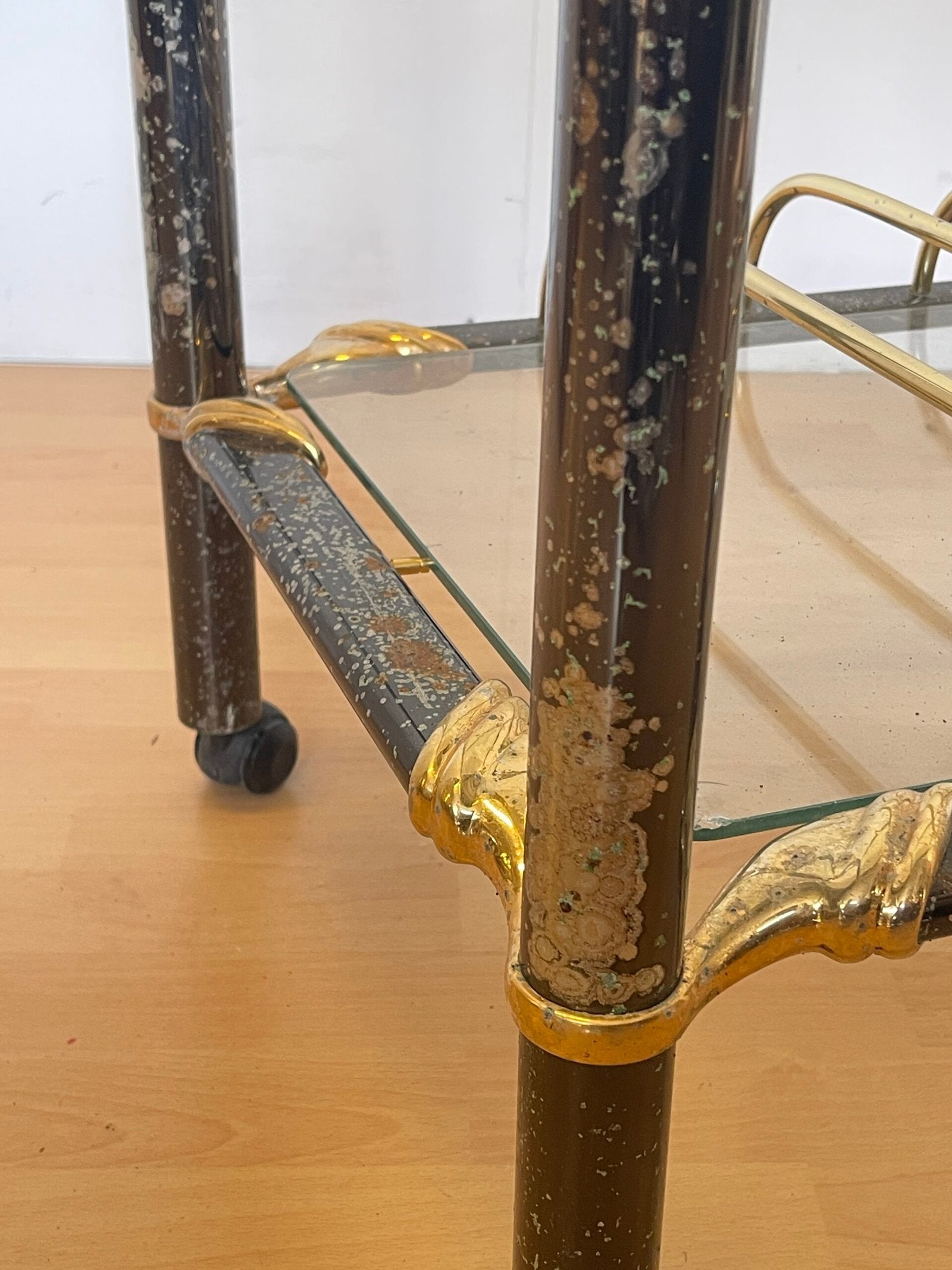Carrello vintage in Vetro e Metallo con dettagli Dorati