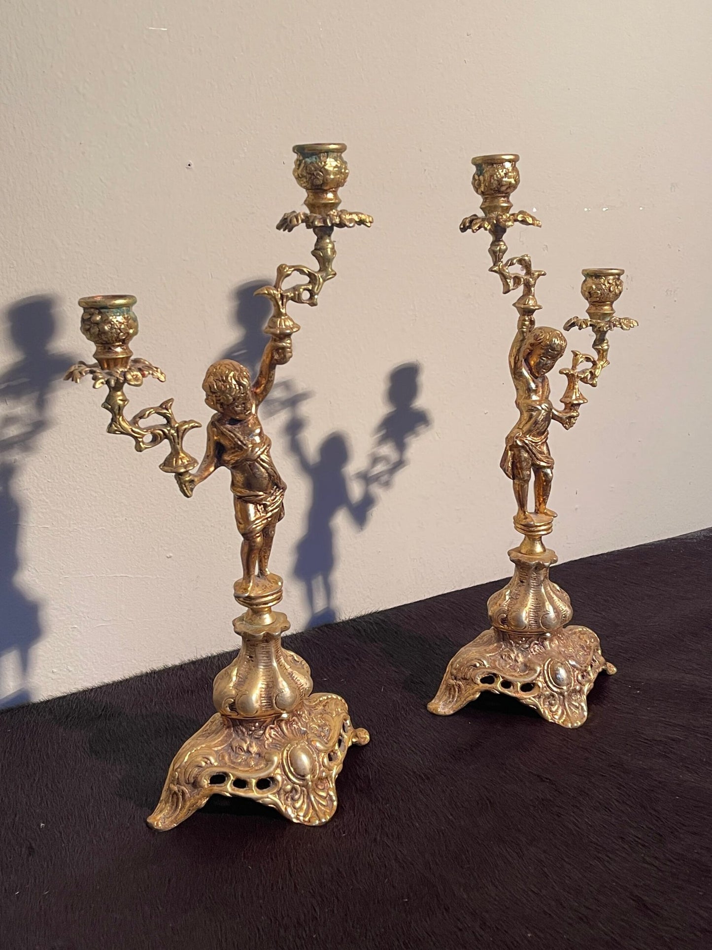 Splendore d'Antan - Coppia di Candelabri in Bronzo Cesellato