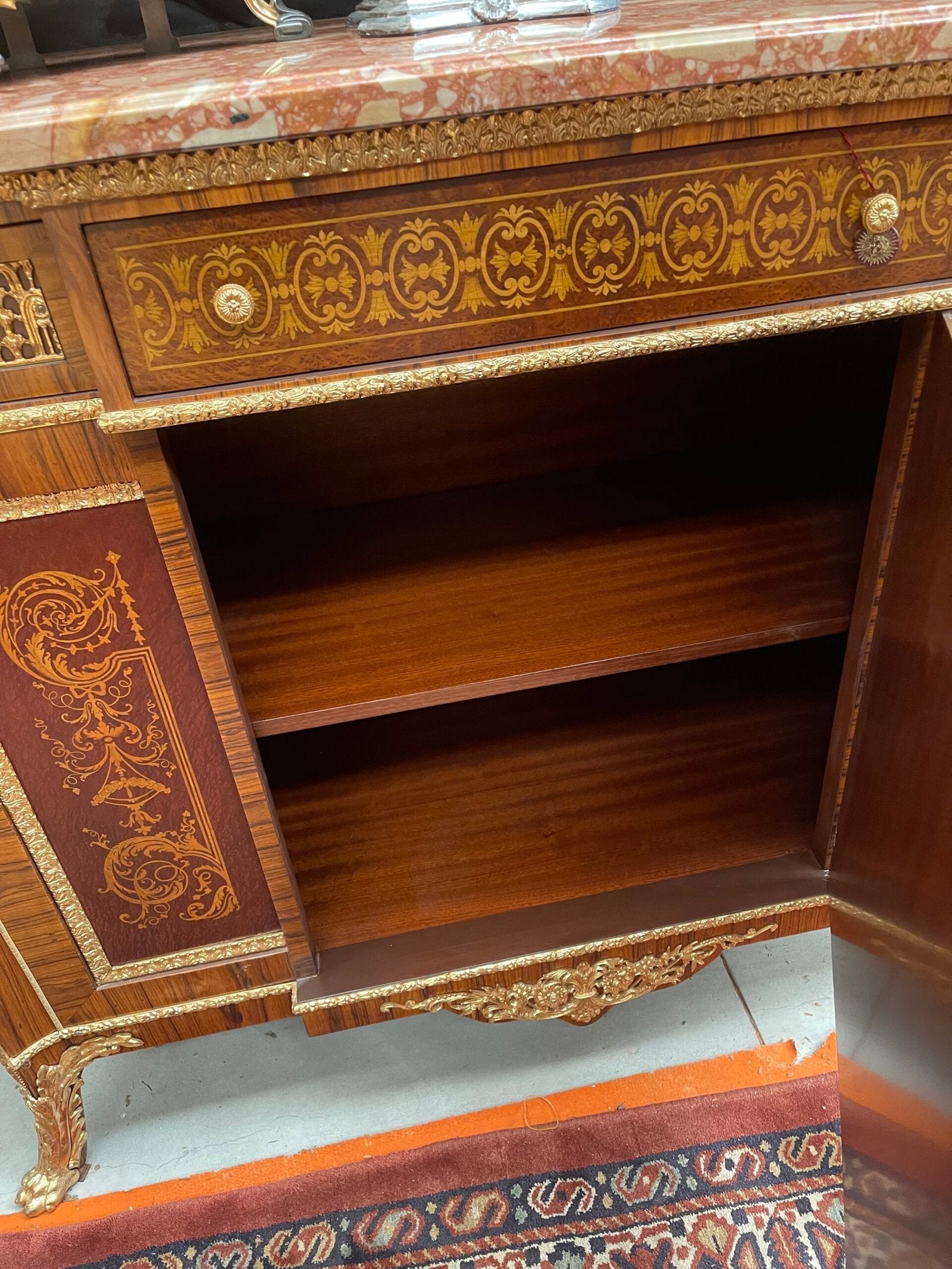 Credenza con Intarsi e Bronzi Dorati, Piano in Marmo