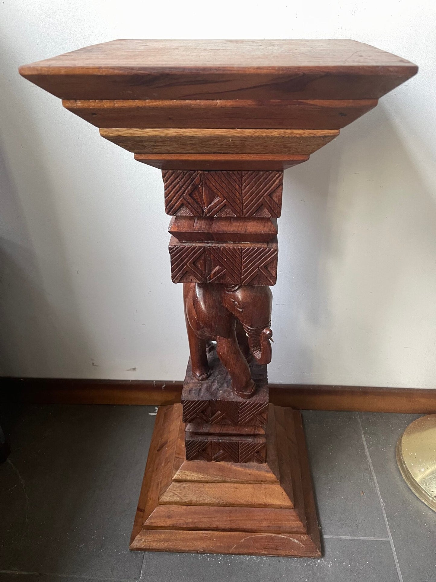 Tavolino Etnico Intagliato