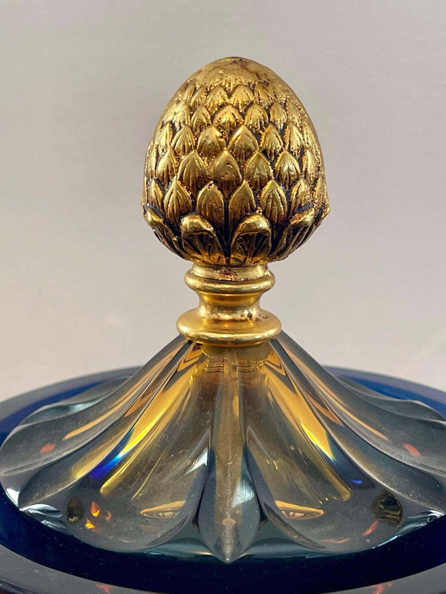 Anfora Decorativa in Cristallo Blu Cobalto e Oro – Stile Versailles