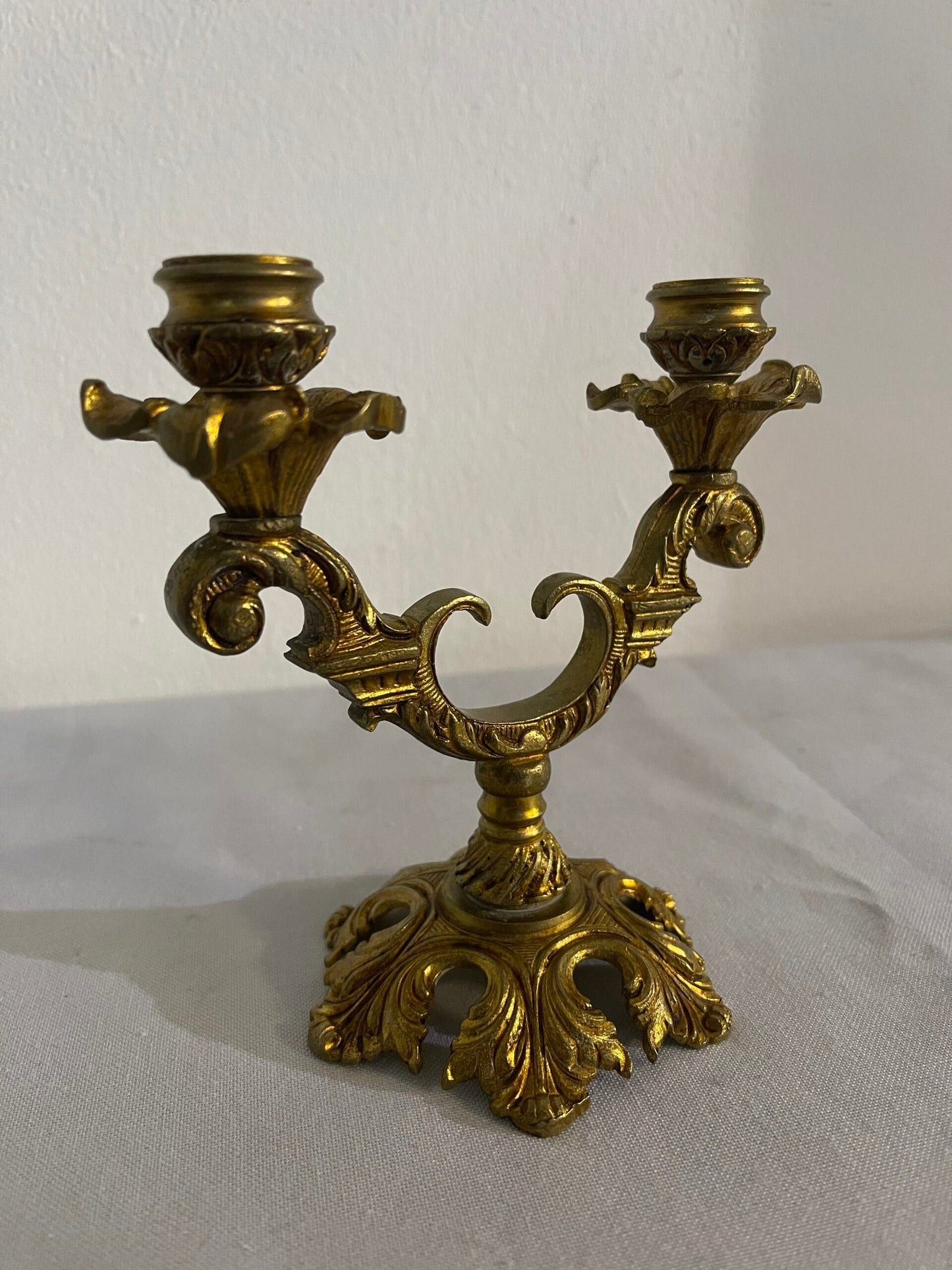 Candelabro Antico a Due Fiamme in Otto Dorato - Stile Barocco