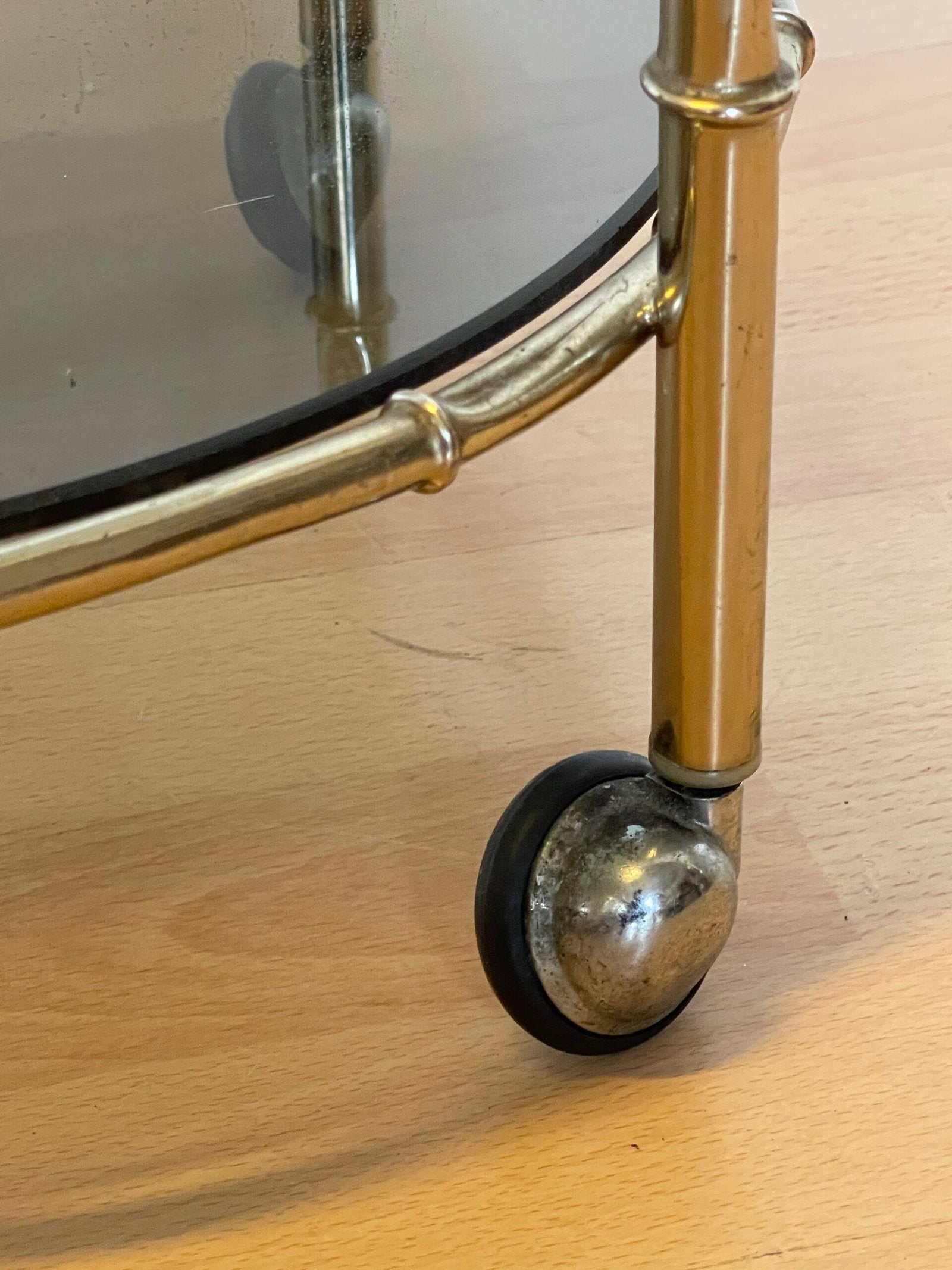 Carrello bar vintage in metallo ottonato e vetro fumé, Italia, anni '70