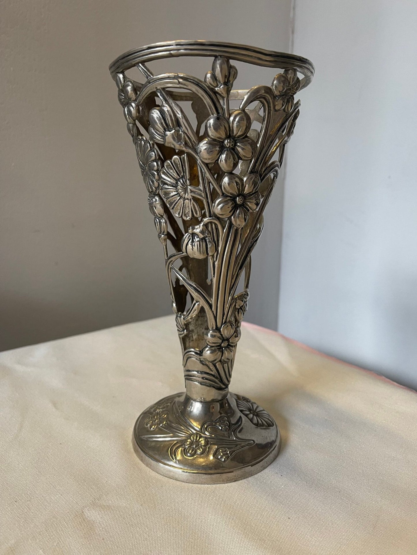 Portafiori/Vaso a gabbia in stile Liberty