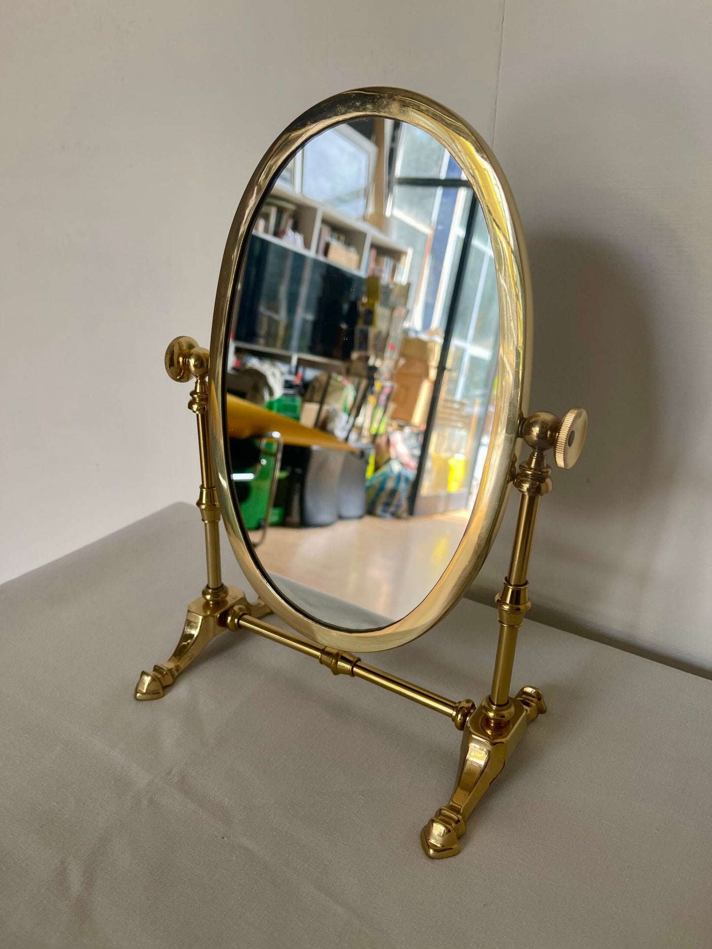 Specchio da tavolo regolabile in ottone