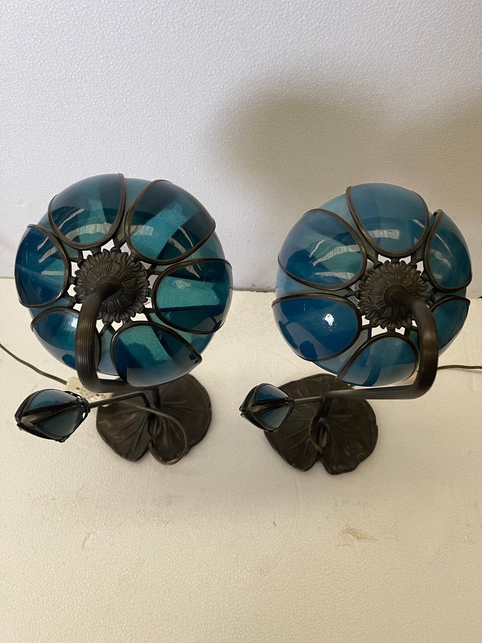 Coppia di lampade da tavolo stile Tiffany «Ninfea».