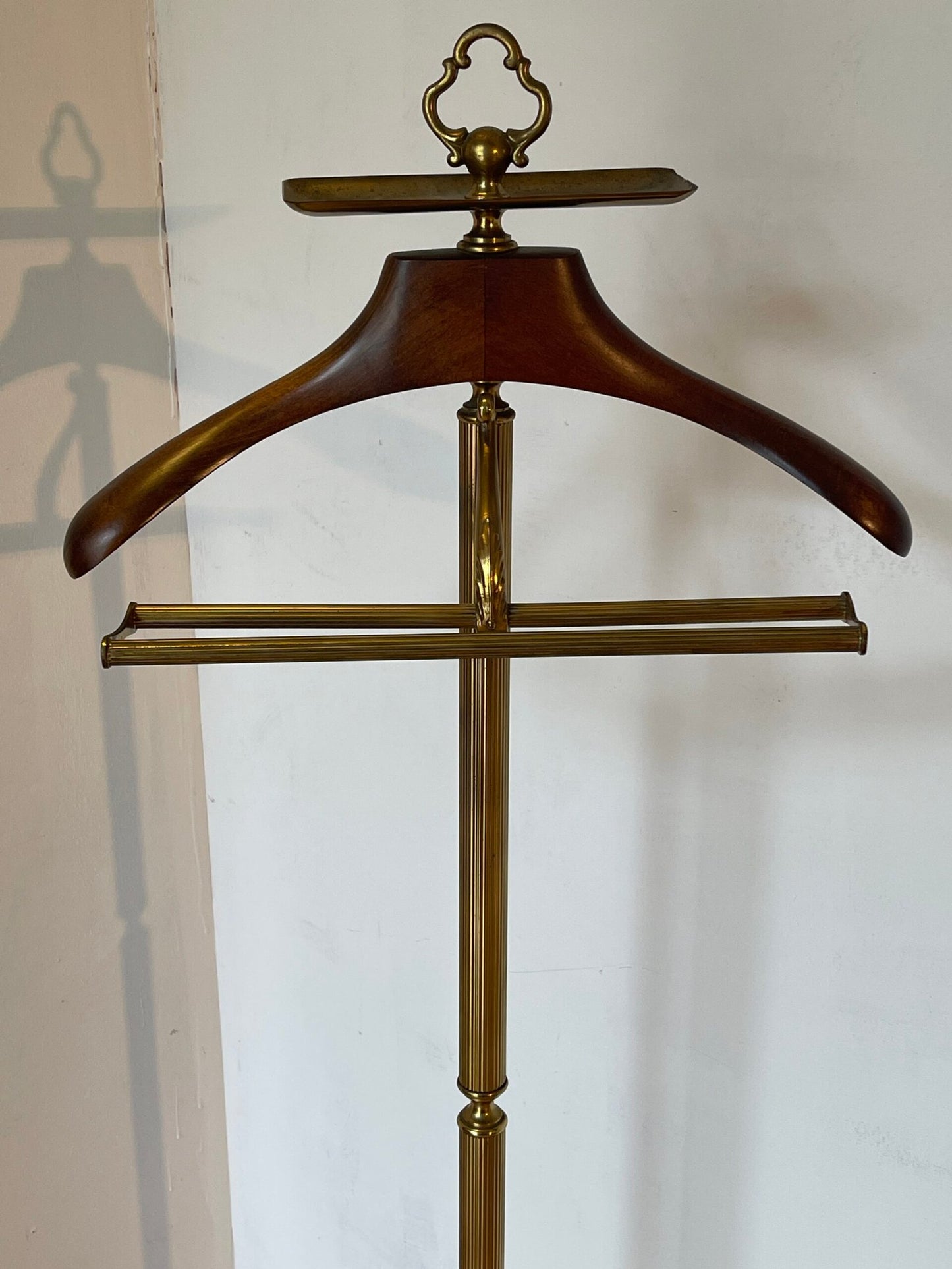 Elegante servomuto da camera in ottone e legno - stile classico vintage