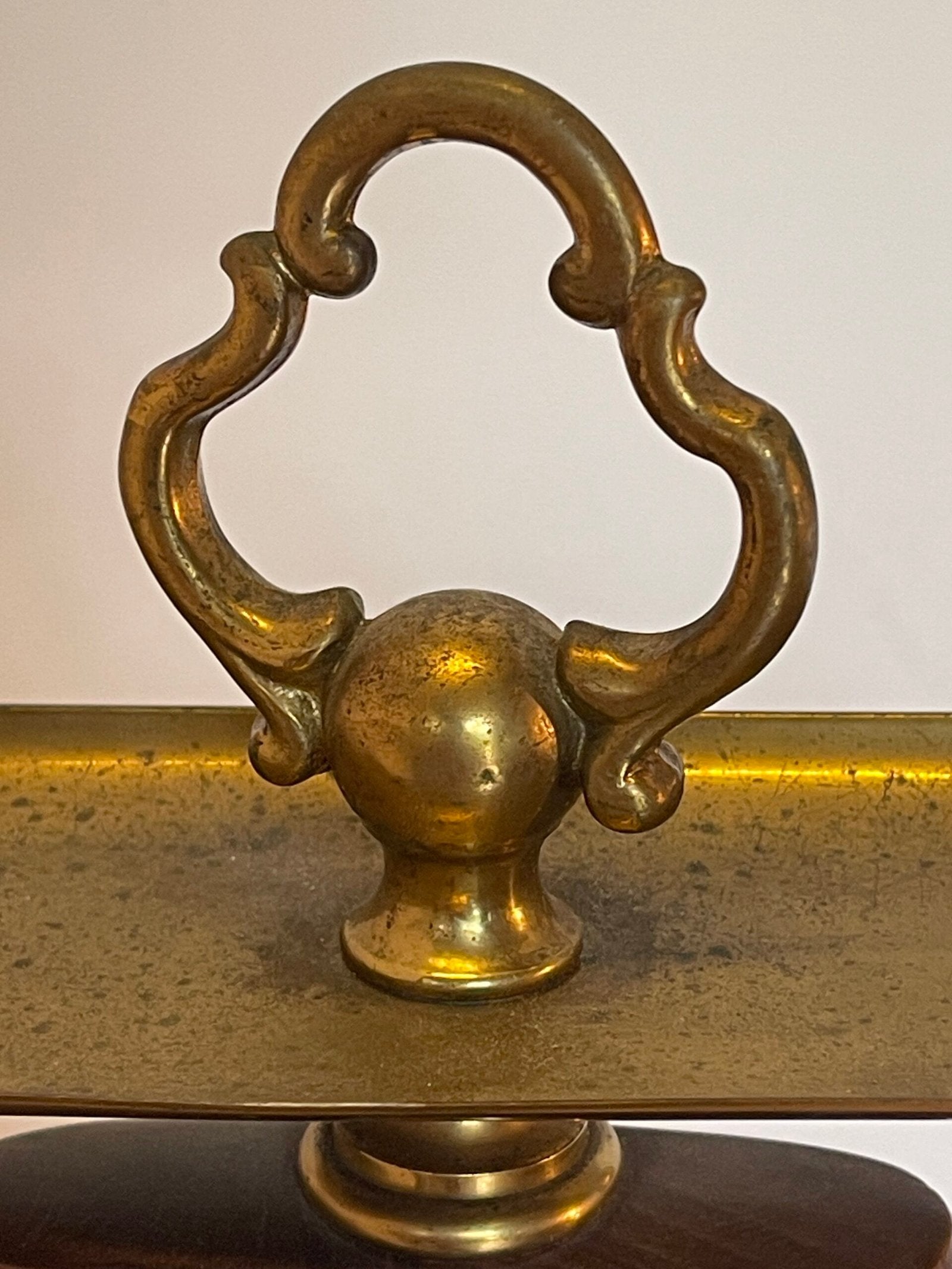 Elegante servomuto da camera in ottone e legno - stile classico vintage