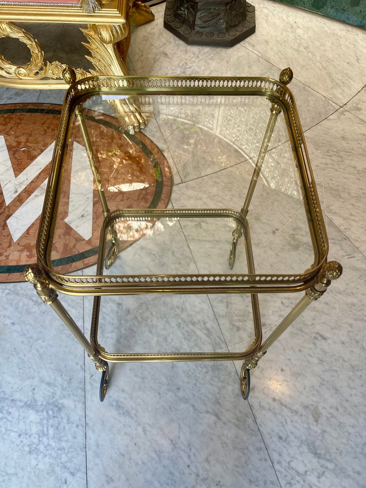 Carrello da tè su ruote