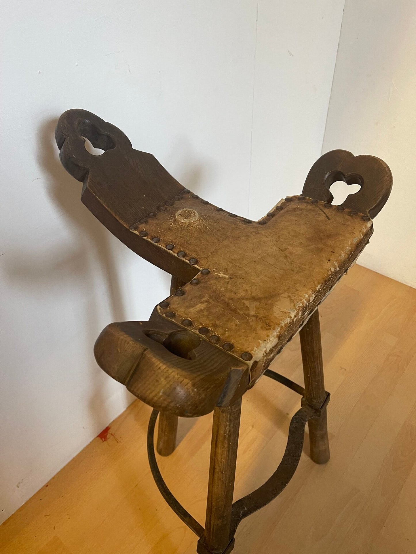 Sedia Contadina Rustica in Legno e Cuoio Chiodato