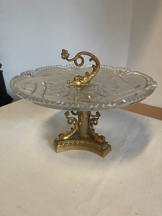 Alzata da Centro Tavola in Cristallo Intagliato e Bronzo Dorato con Dettagli a Delfino