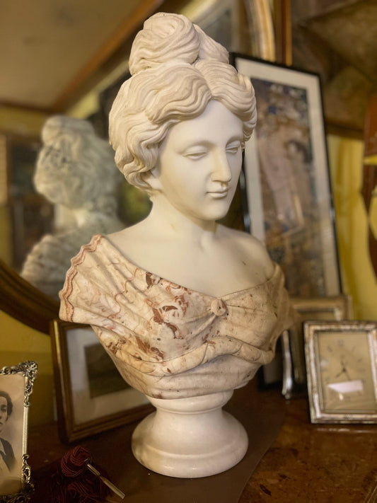 Busto Femminile in Marmo