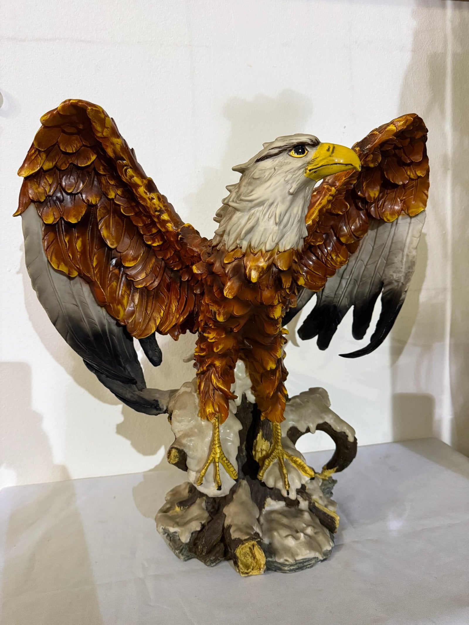 Statua di Aquila Calva in Resina Polichroma