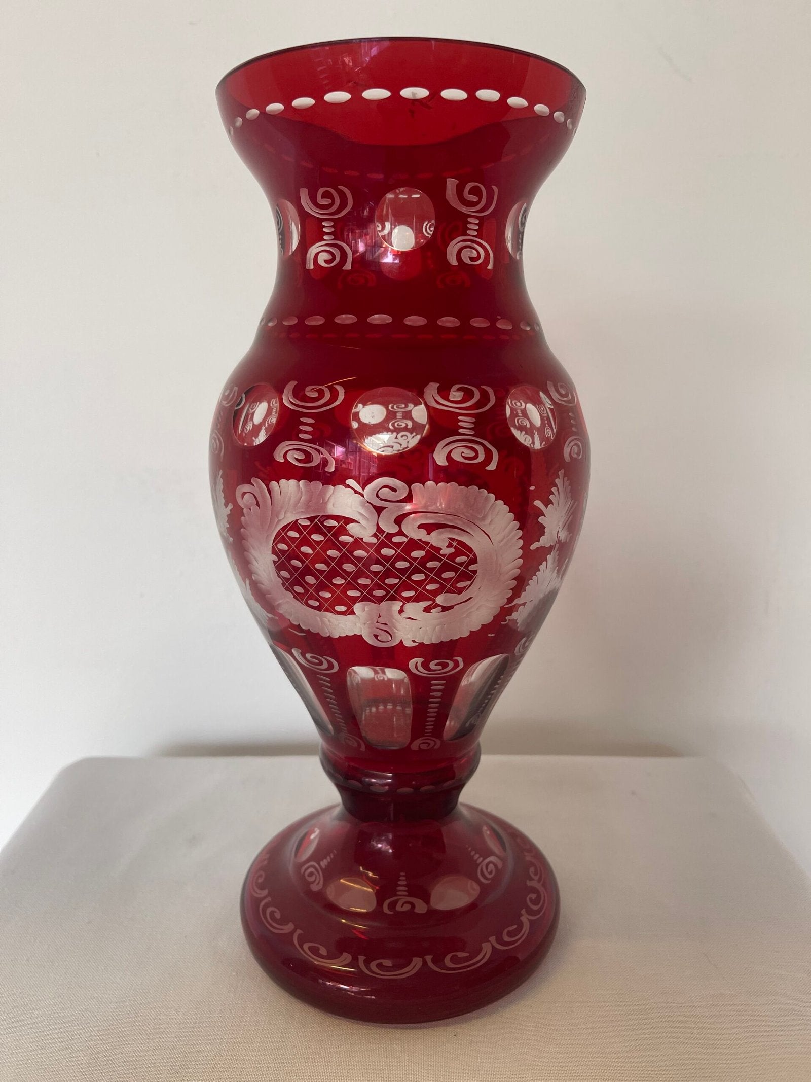 Vaso in Cristallo Rosso Rubino Intagliato