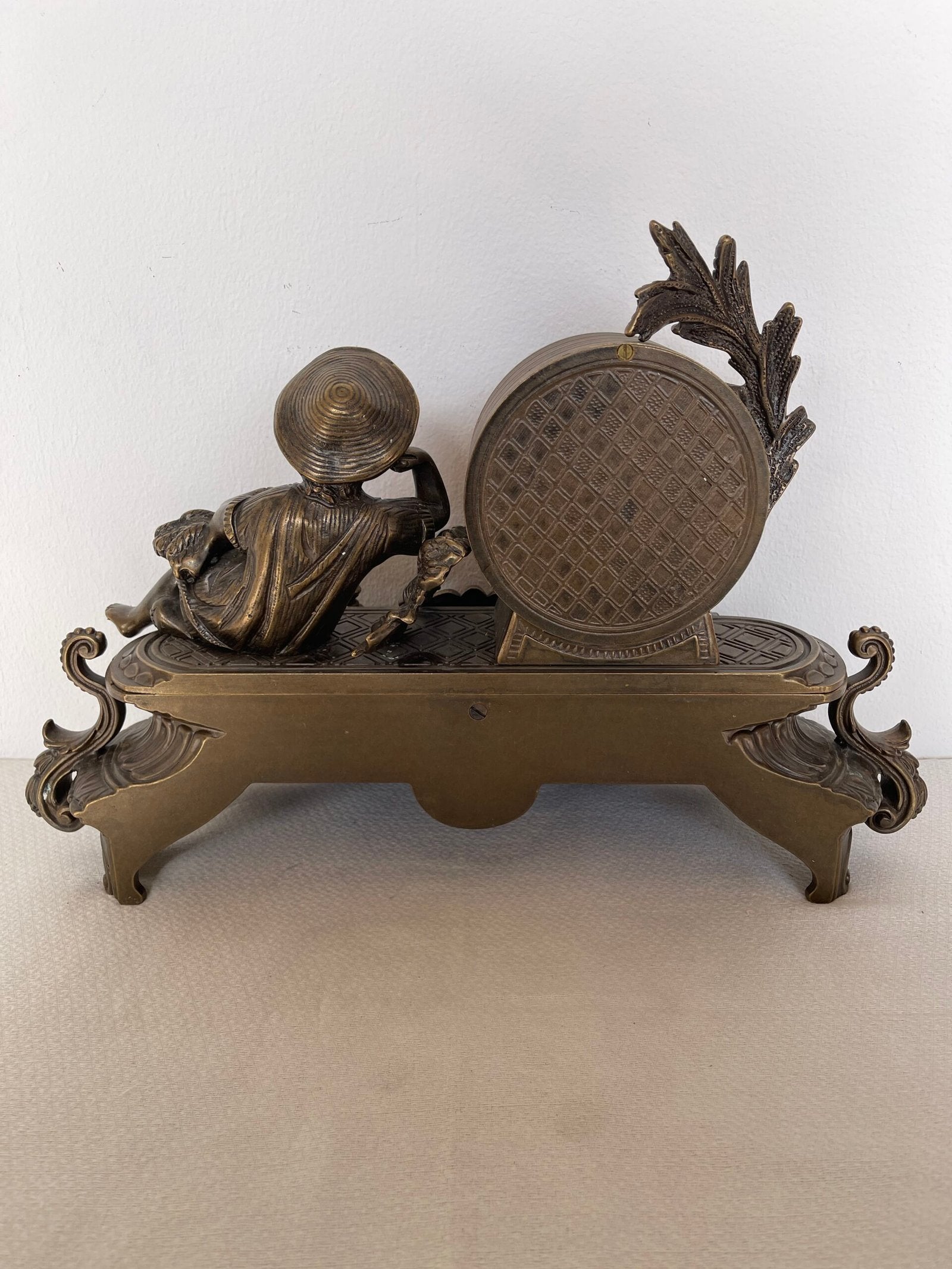 Orologio da Tavolo Decorativo in Bronzo – Stile Barocco con Putto