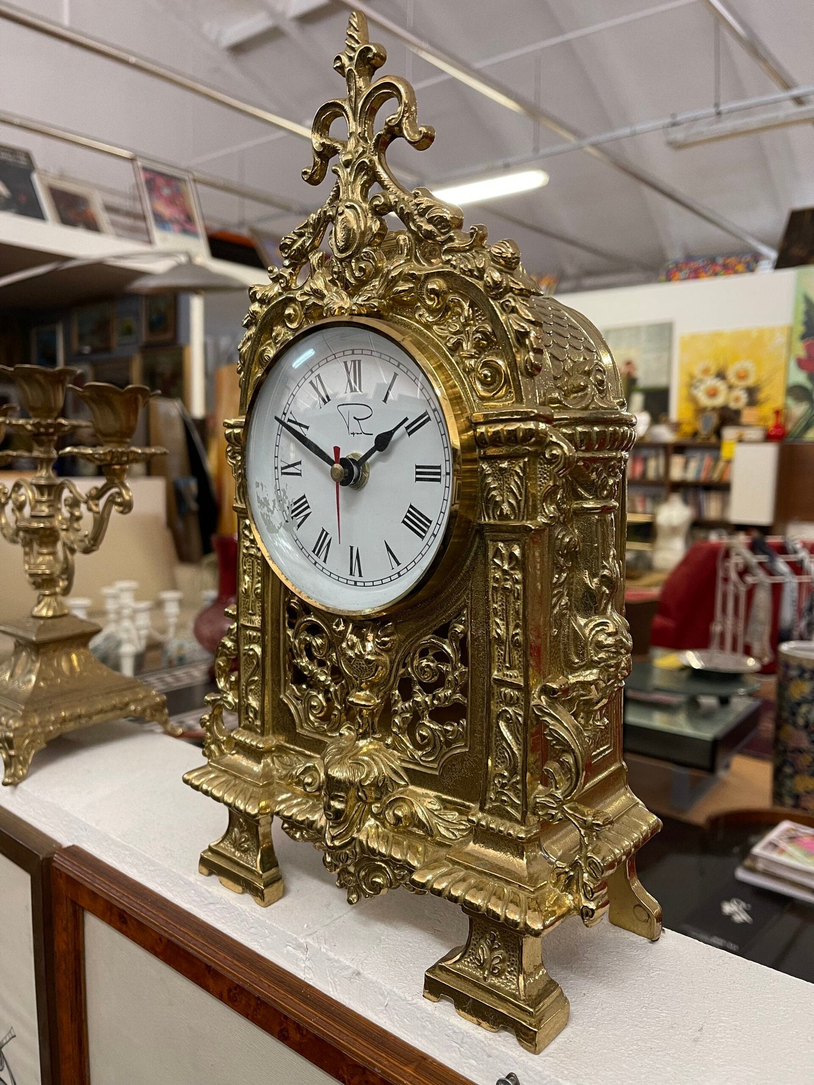 Elegante orologio da tavolo in stile Rococò