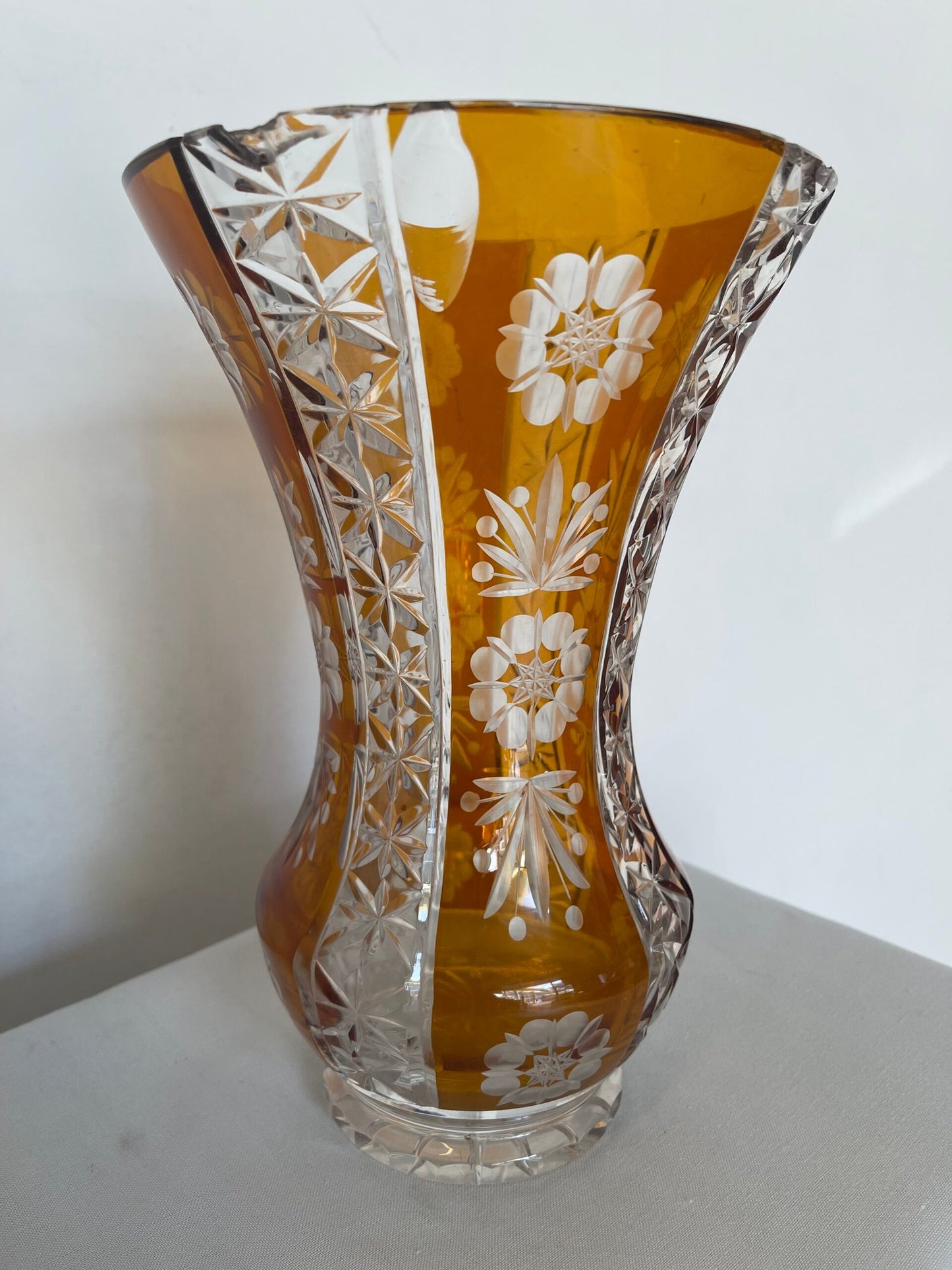 Vaso in Cristallo Ambra Intagliato