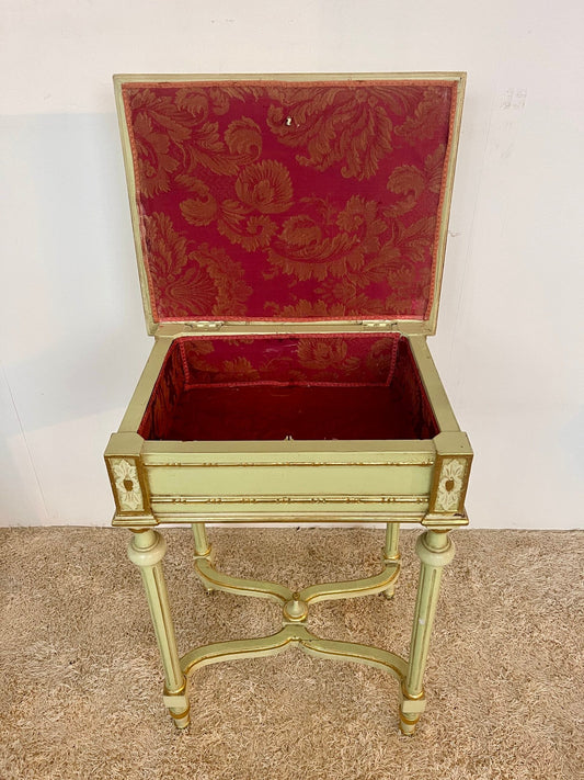 Tavolino in stile Neoclassico laccato verde