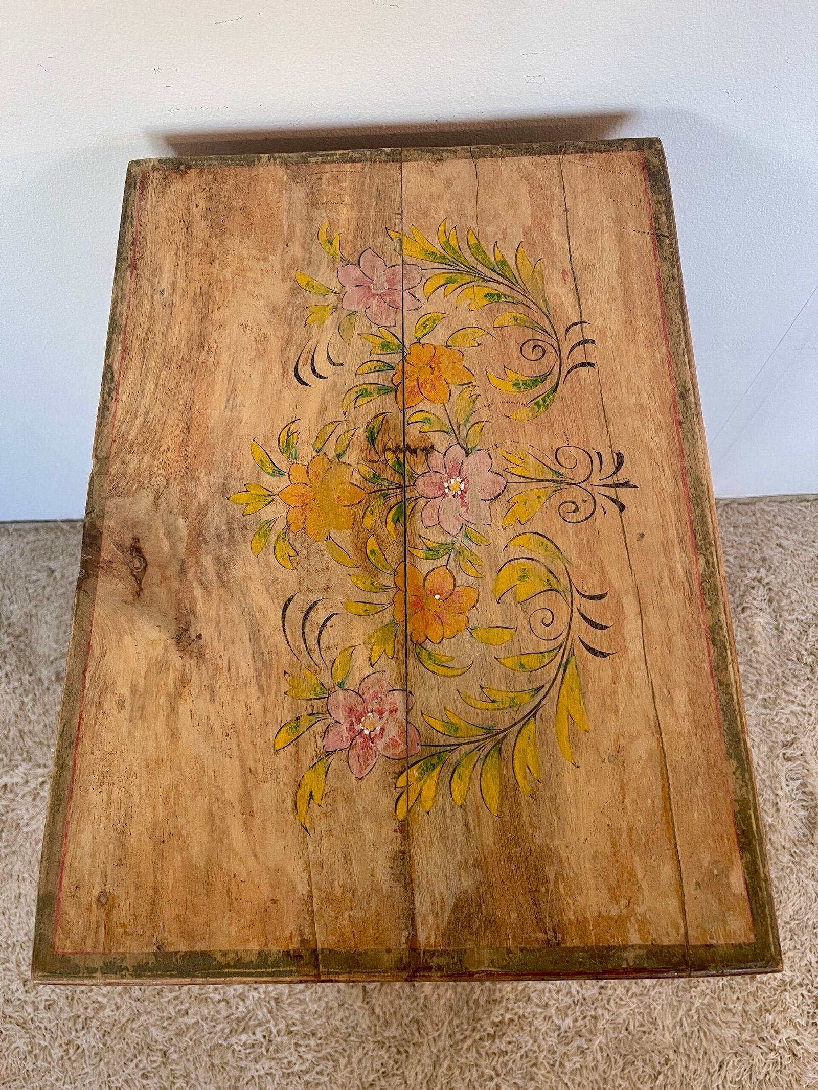 Credenzina rustica tirolese dipinta a mano