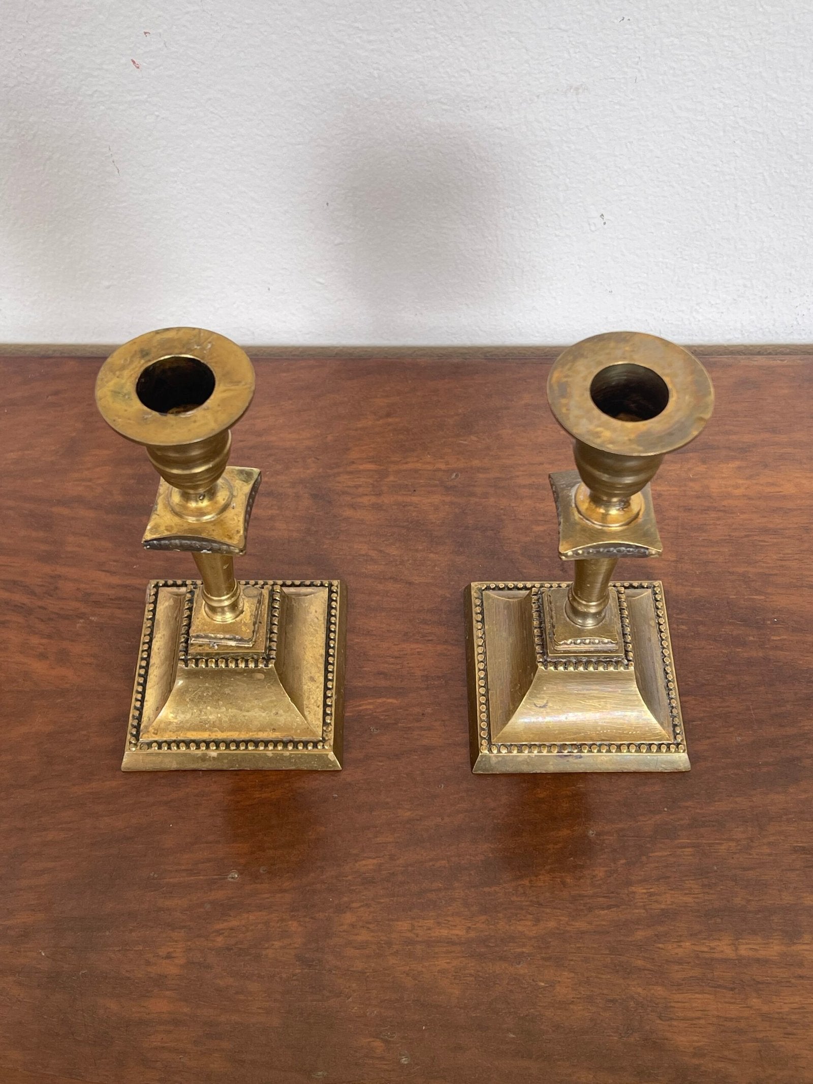 Coppia di candelabri in ottone vintage anni '50