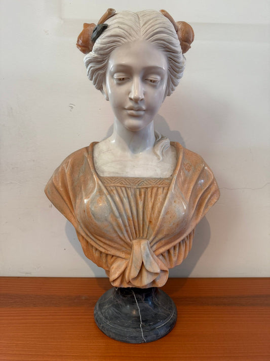 Busto Policromo in Marmo – Giovane Donna in Abito Classico