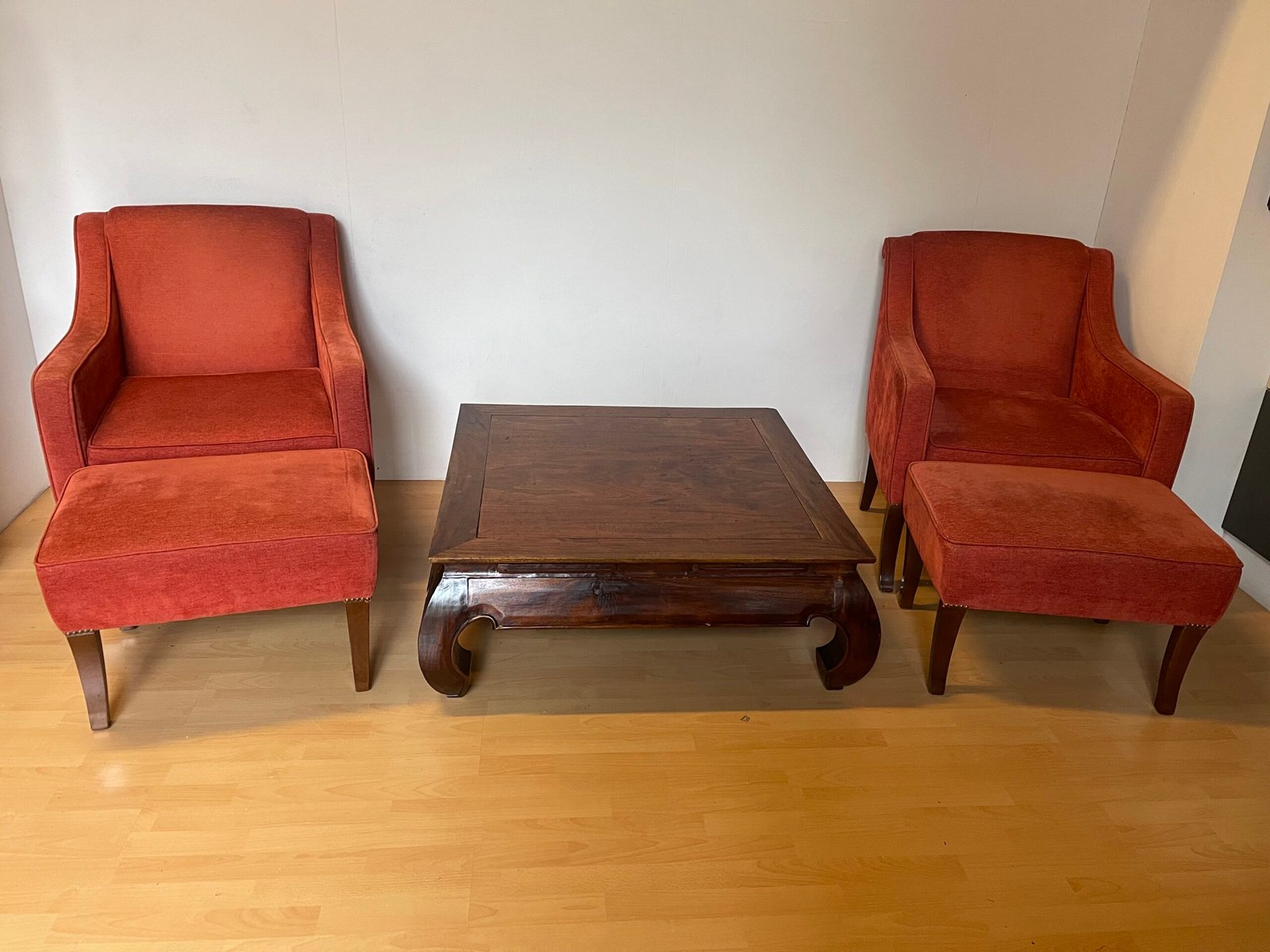 Coppia di poltrone vintage con poggiapiedi