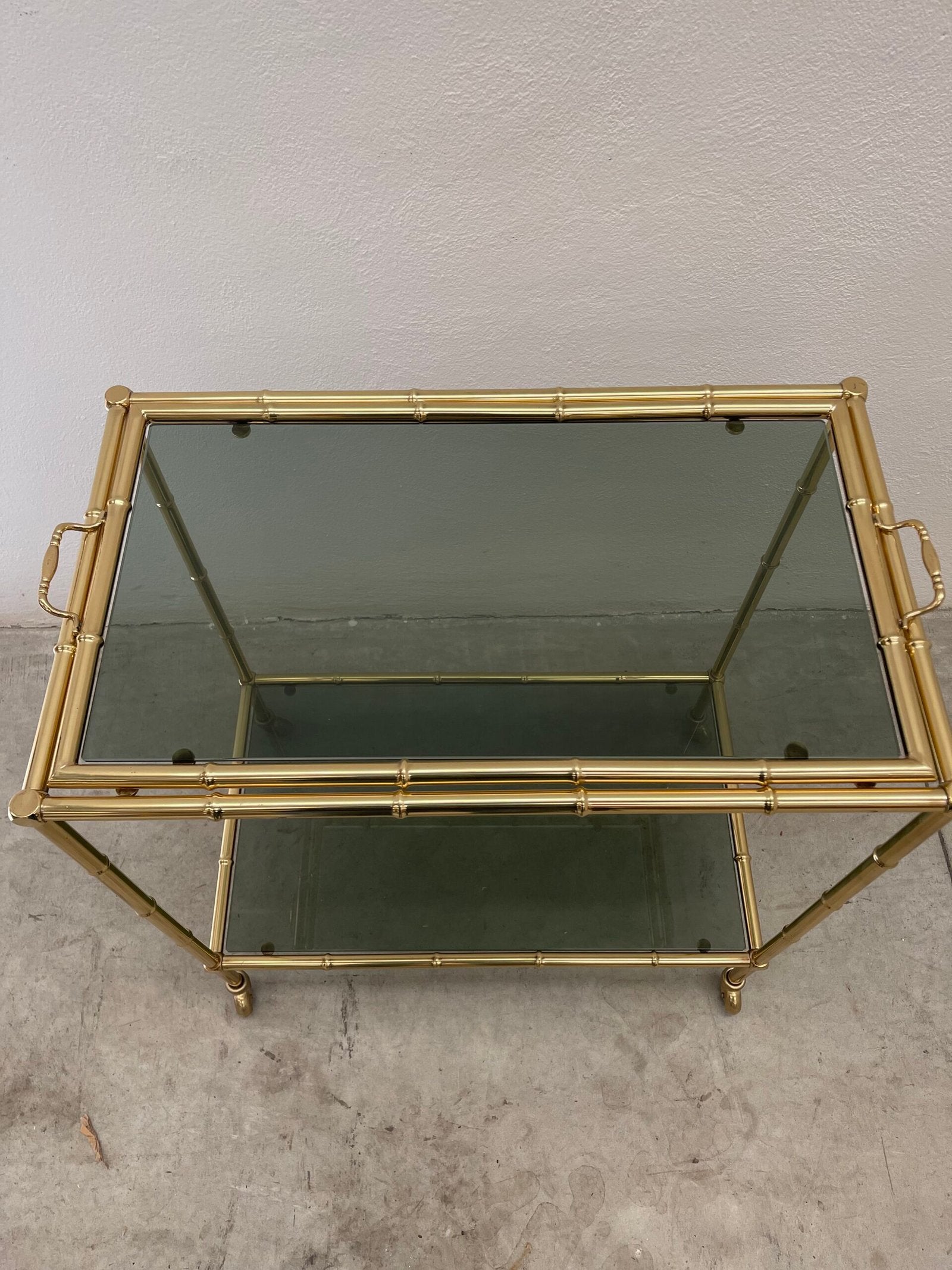 Carrello bar vintage in ottone e vetro fumé – stile bamboo