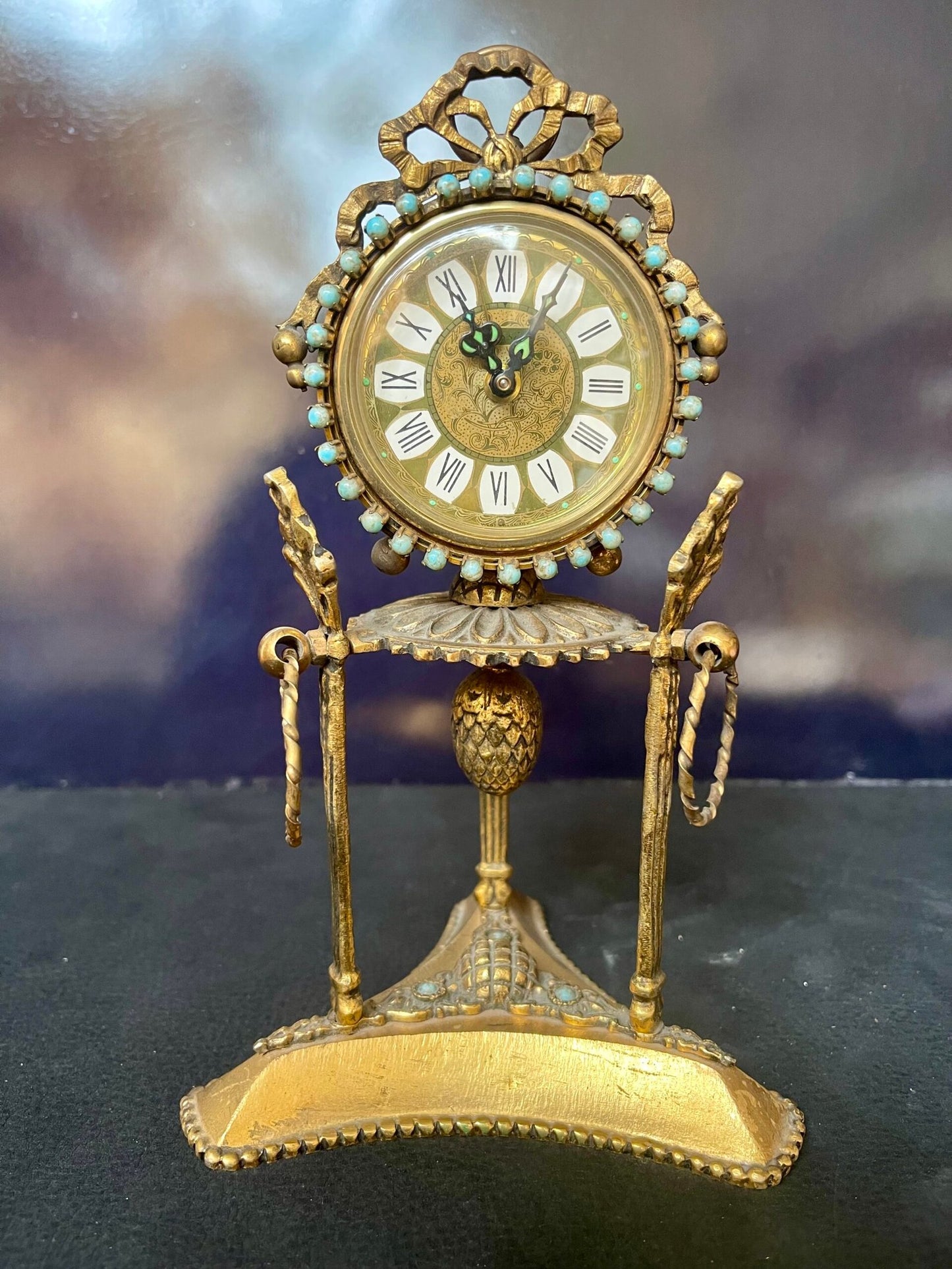 Orologio da tavolo con pietre dure