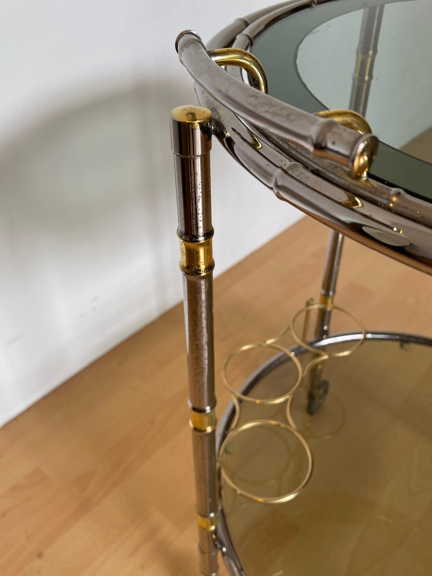 Carrello bar vintage in metallo ottonato e vetro fumé, Italia, anni '70