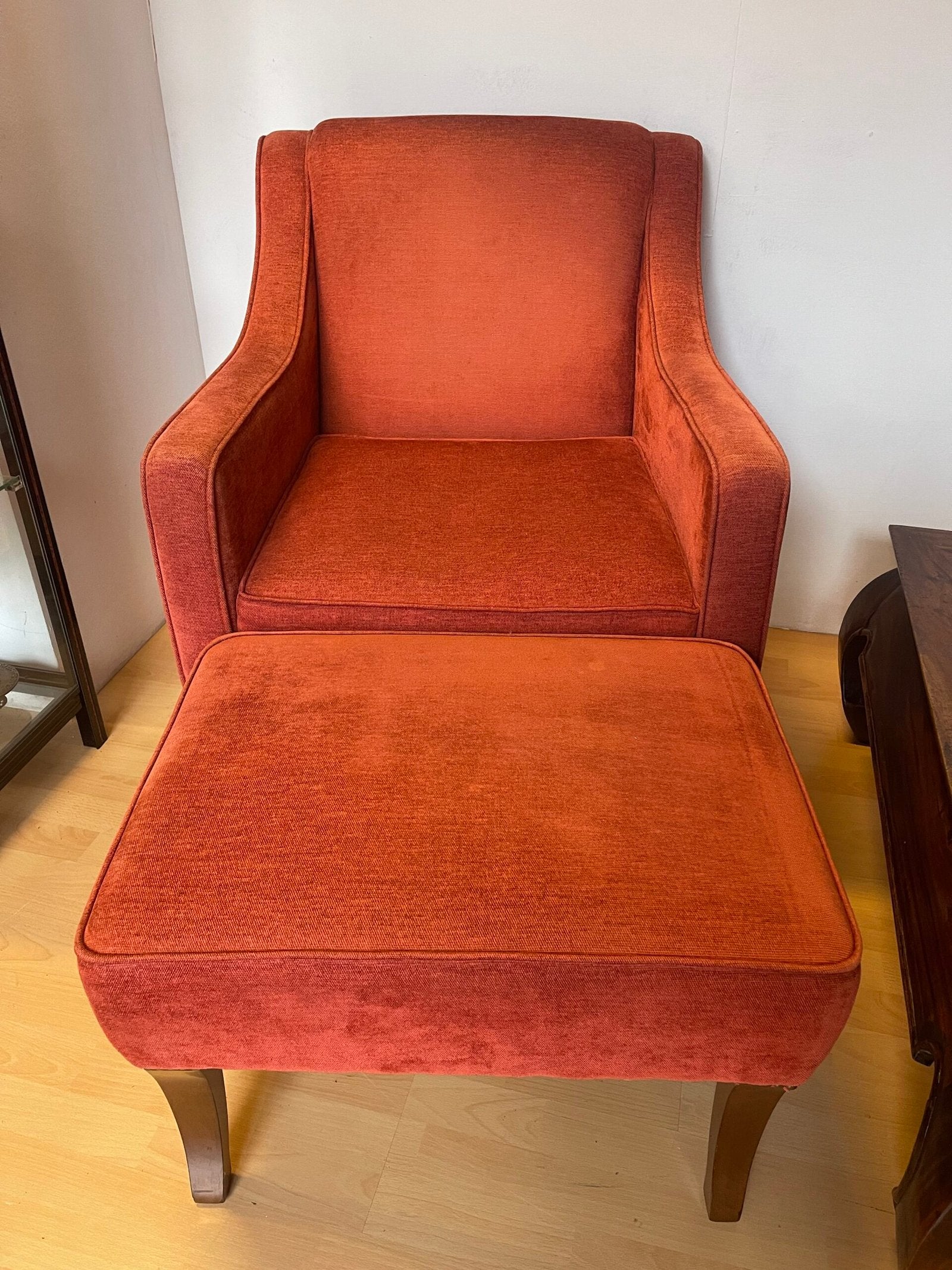 Coppia di poltrone e pouf in velluto