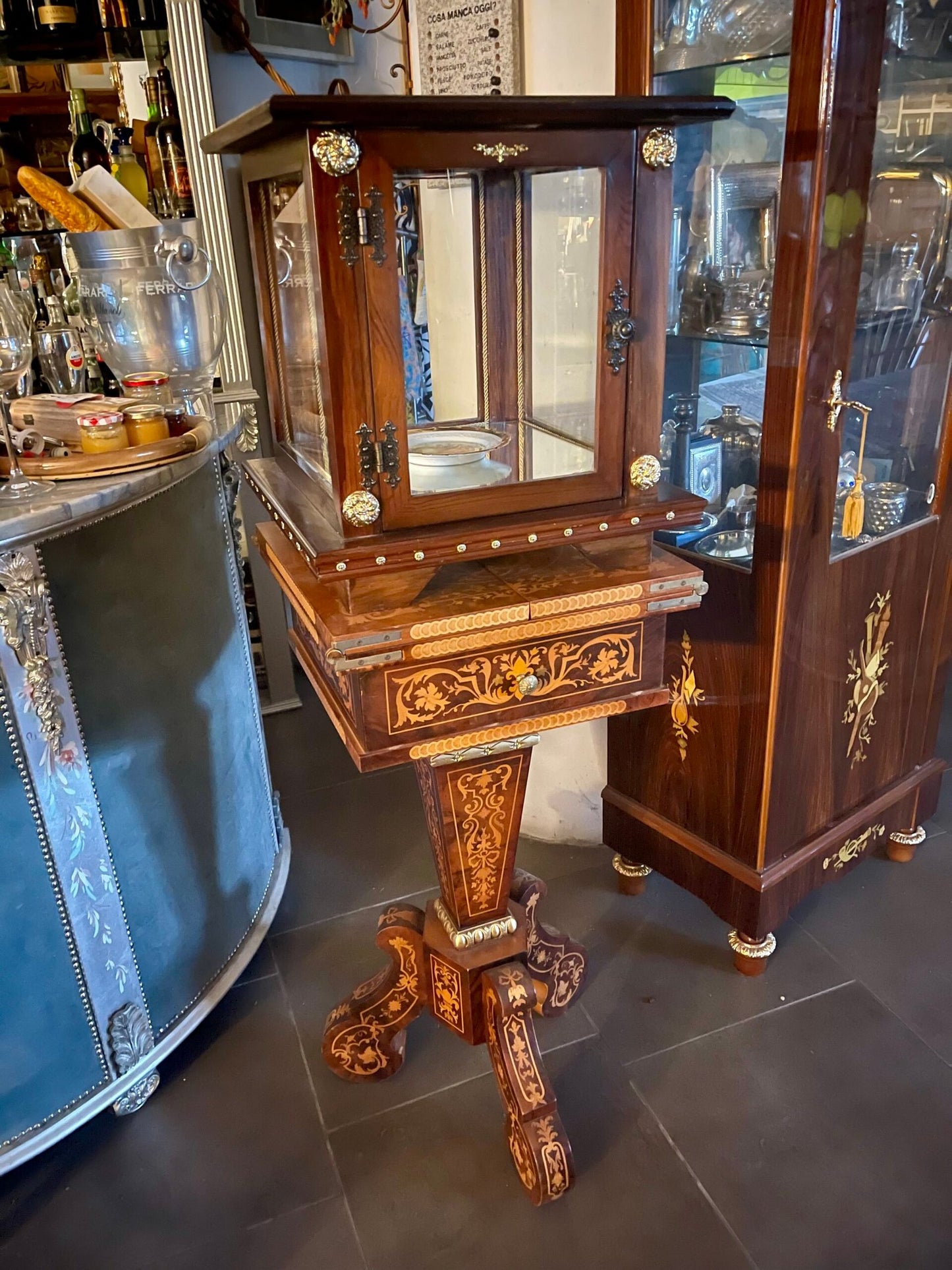 Vetrina da esposizione in stile Impero