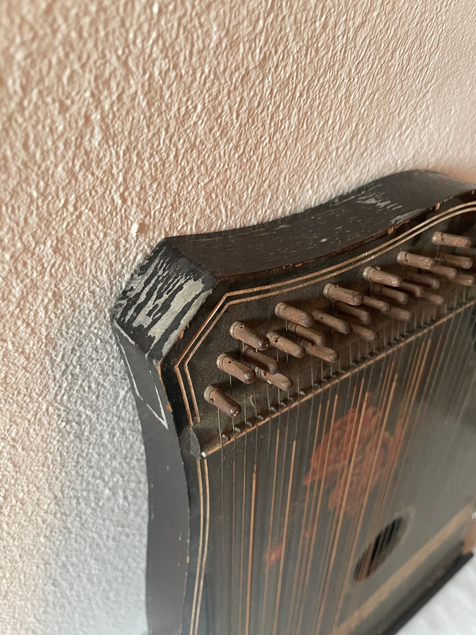 Zither Antico con Decorazioni Floreali Dipinte a Mano