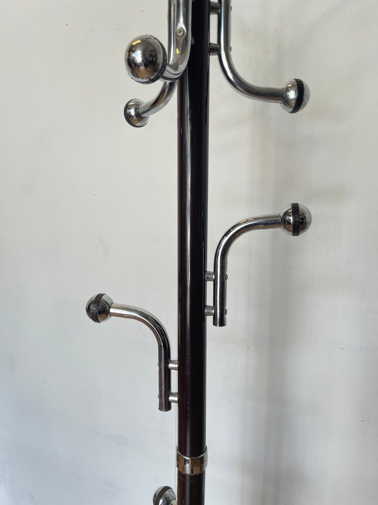 Appendiabiti in Marmo e Cromo - Design Elegante e Moderno