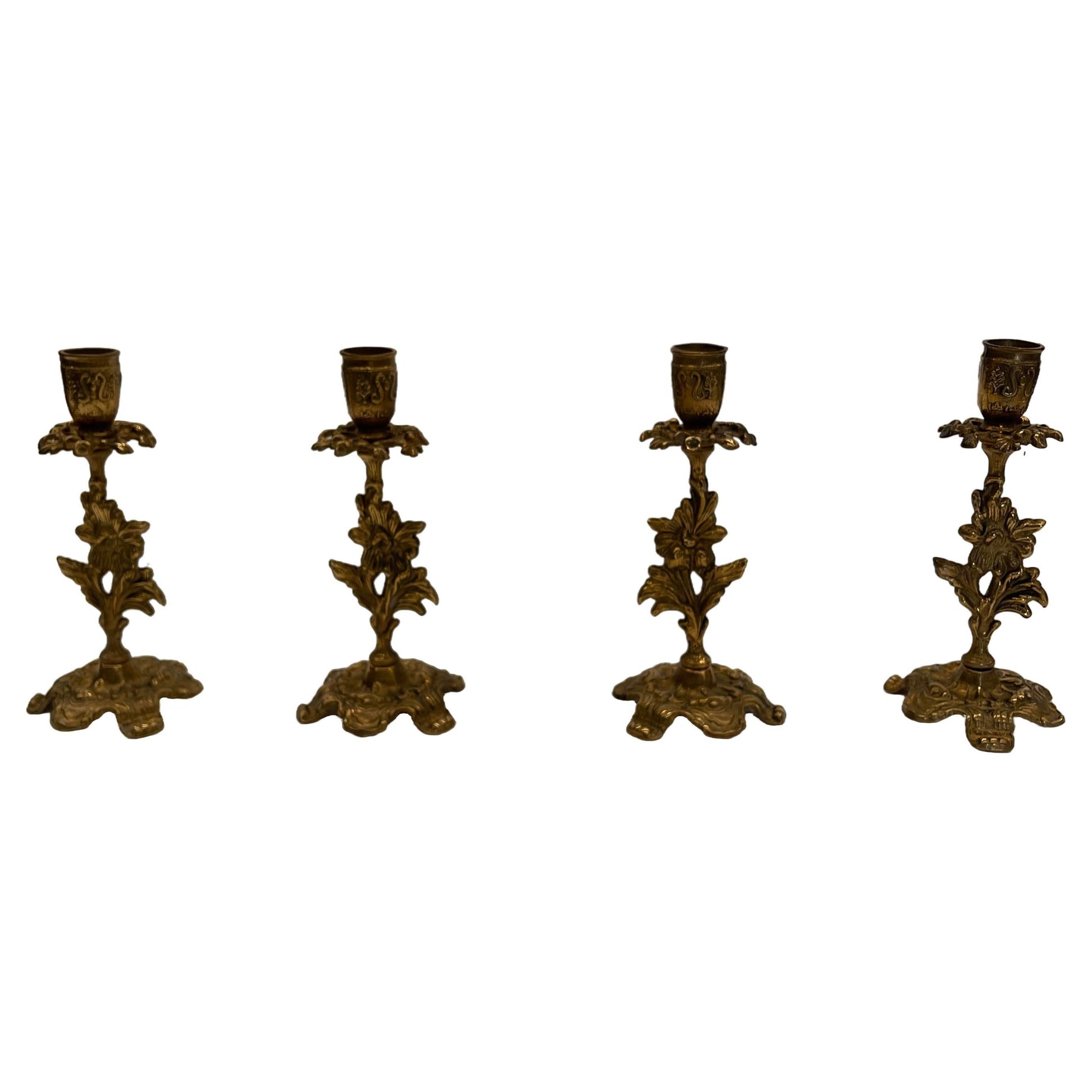 Set di 4 Candelieri da altare. BRONZO E OTTONE.