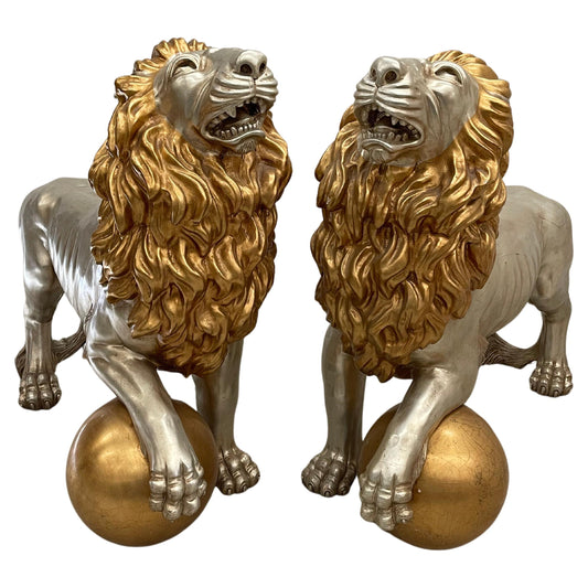 Coppia sculture leone in legno foglia oro e foglia argento