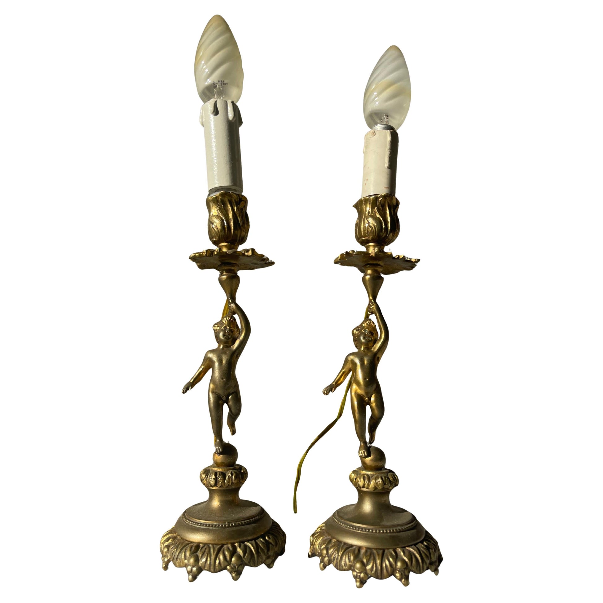 Coppia di candeliere putti francese in bronzo anni '80 con due faretti