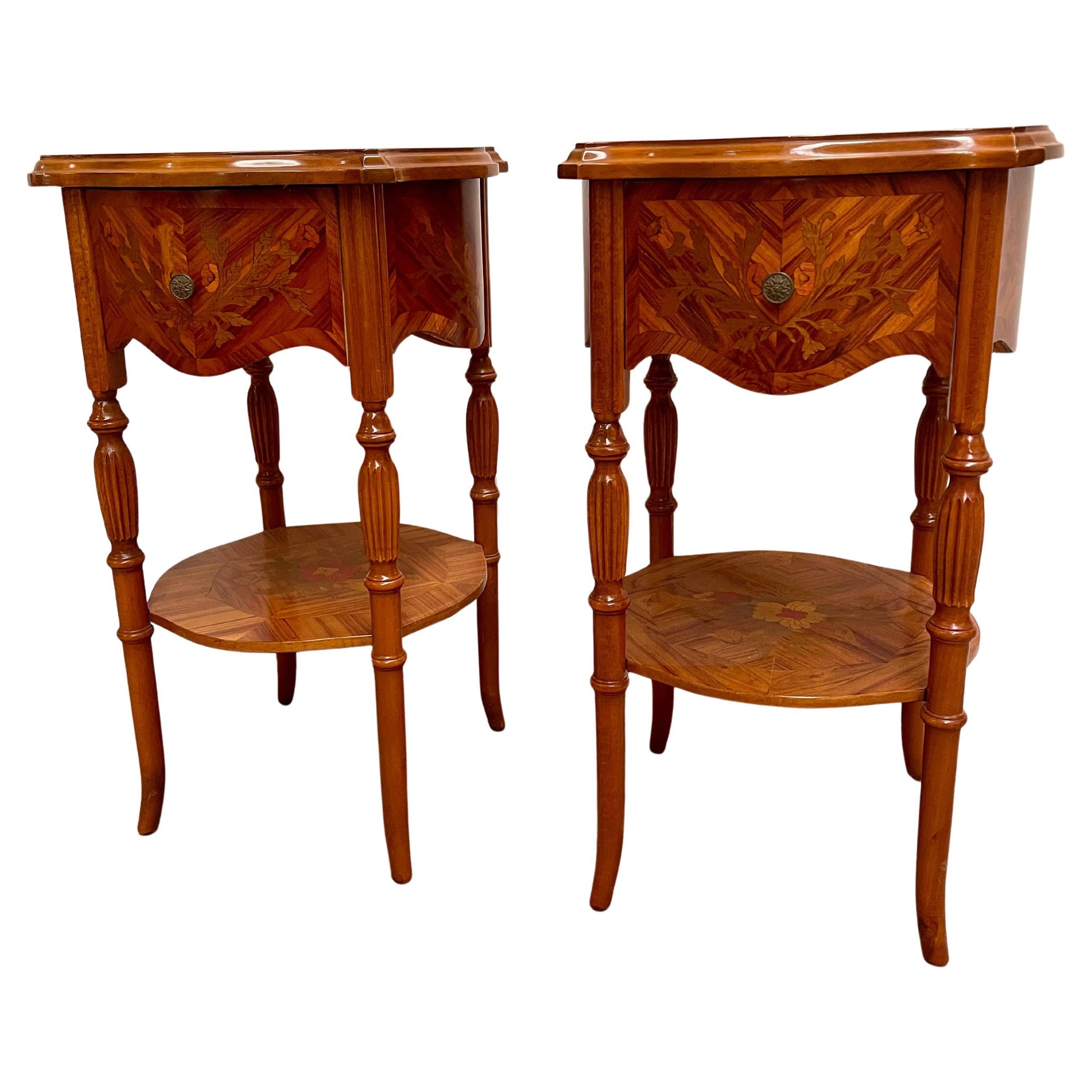 Coppia di comodini italiano in legno intarsiato stile napoleon III anni '70