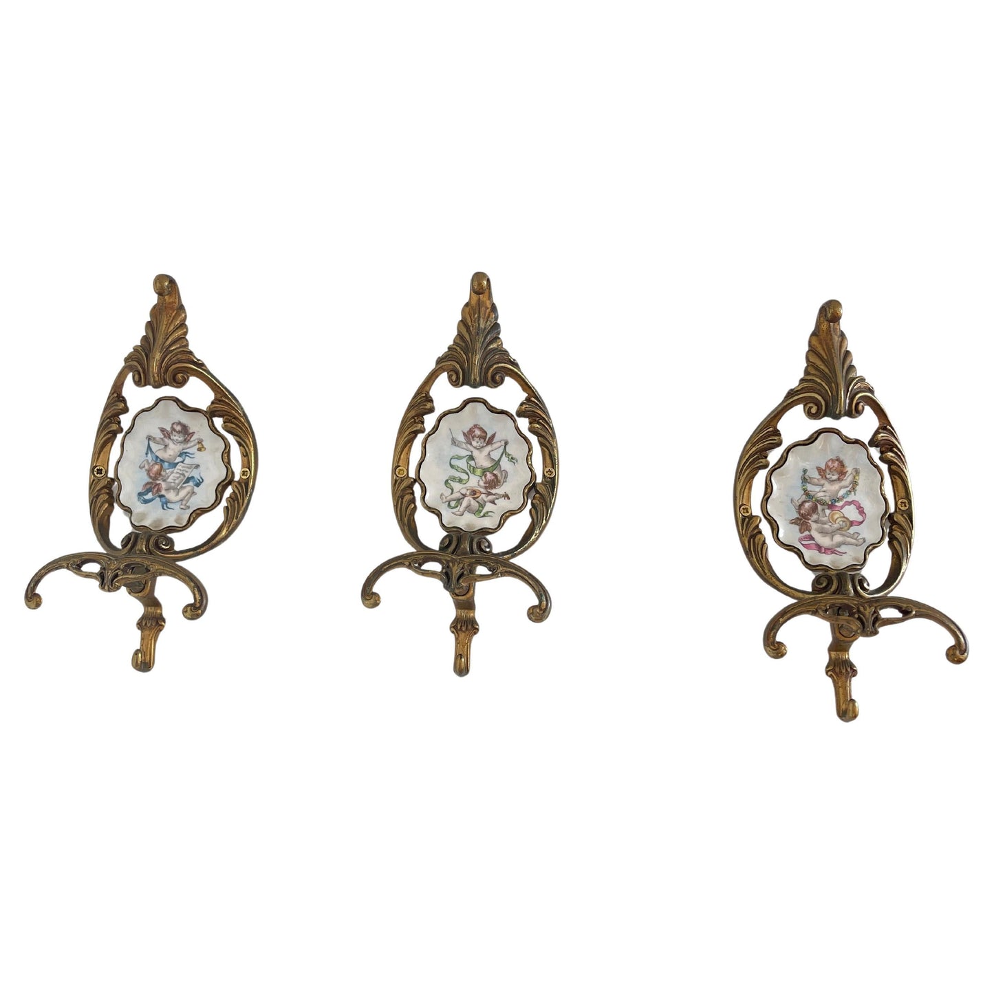 Set di tre appendiabiti in ottone in stile parigino del 1960