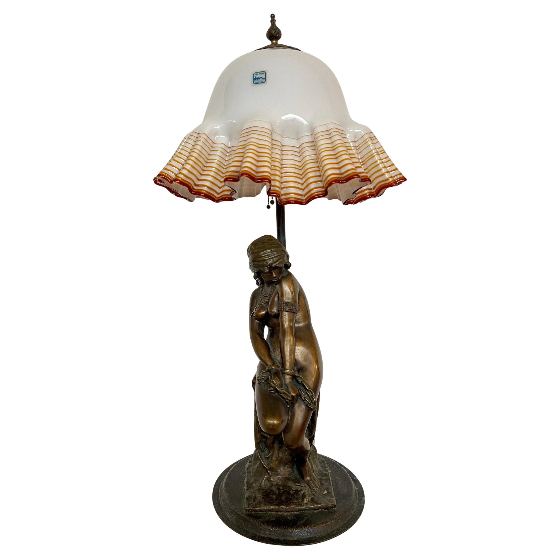 Lampada figurale in bronzo e vetro di murano Art Nouveau XX secolo