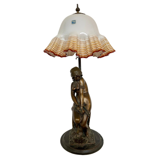 Lampada figurale in bronzo e vetro di murano Art Nouveau XX secolo