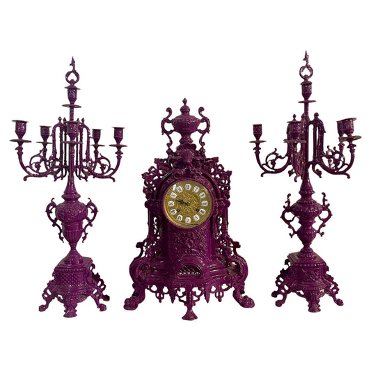 Trittico di candelabri viola con orologio meccanico in stile barocco anni '90
