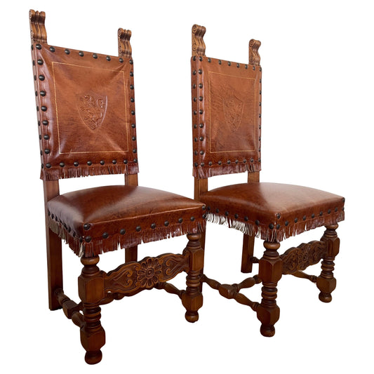 Set di 8 sedie antiche in pelle e legno di noce stile neorinascimentale italiano