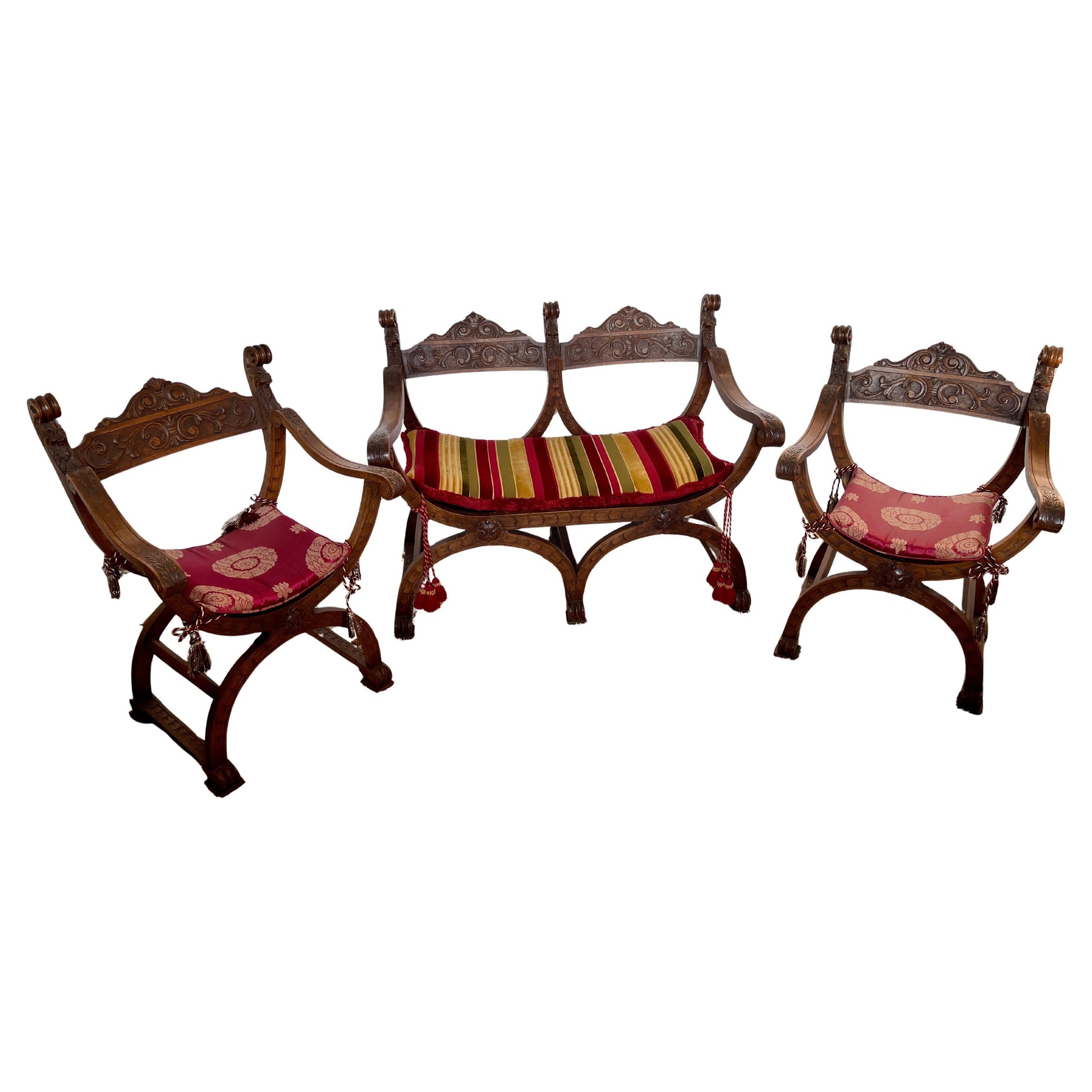 Set di poltrona e divano in legno stile savonarola di firenze XIX secolo