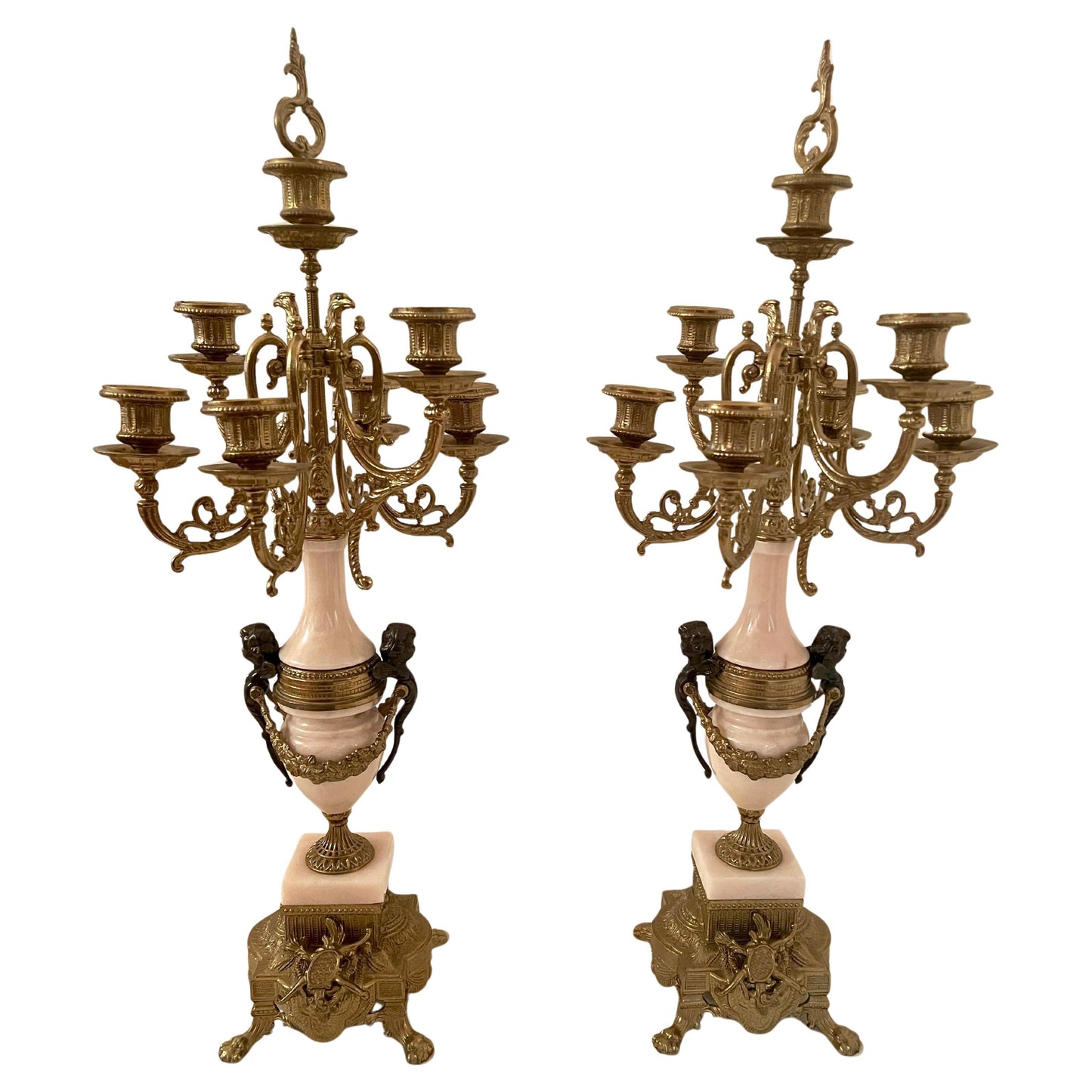 Coppia di candelieri in bronzo e marmo, stile francese, XX secolo