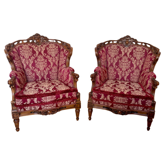 Coppia di poltrone italiane in legno intagliato in stile barocco degli anni '60